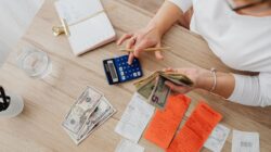 Cek Rasio Utang Kamu Sebelum Dompet Ludes Bangkrut