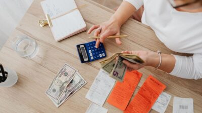 Yuk, hitung dulu Rasio Utang kamu sekarang supaya dompet tetap aman dan terhindar dari kebrangkutan!