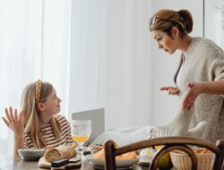 Jangan Asal Ngomong! Ini Daftar Kalimat yang Bisa Merusak Mental Anak