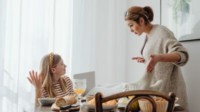 Yuk, tingkatkan kualitas komunikasi orangtua agar si kecil tumbuh dengan mental yang sehat dan bahagia!