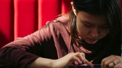 Stop Doomscrolling: Jangan Biarkan Stres Kuasai Harimu