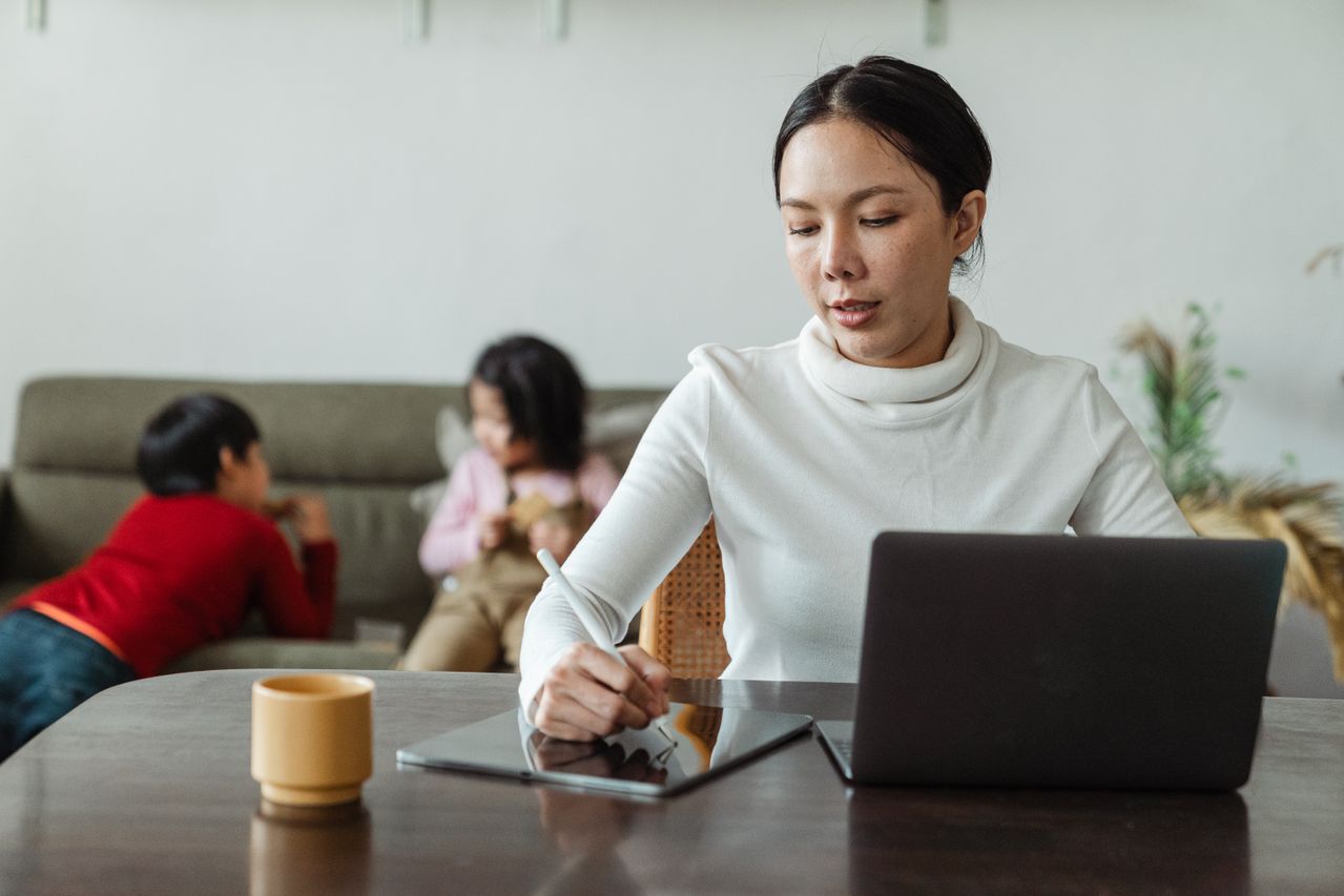 Yuk, intip rahasia sukses dan mandiri bagi para ibu rumah tangga agar tetap bisa berpenghasilan dari rumah!