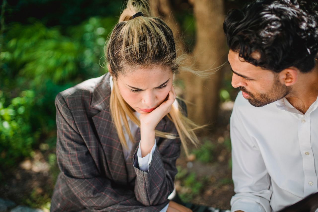 Yuk, kenali berbagai ciri pasangan fake-love biar kamu nggak salah pilih dan terjebak dalam hubungan yang salah!