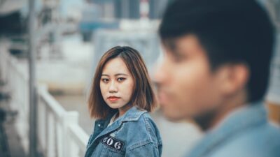 Yuk, kenali tanda-tanda kalau cinta bertepuk sebelah tangan agar kamu tidak salah langkah!