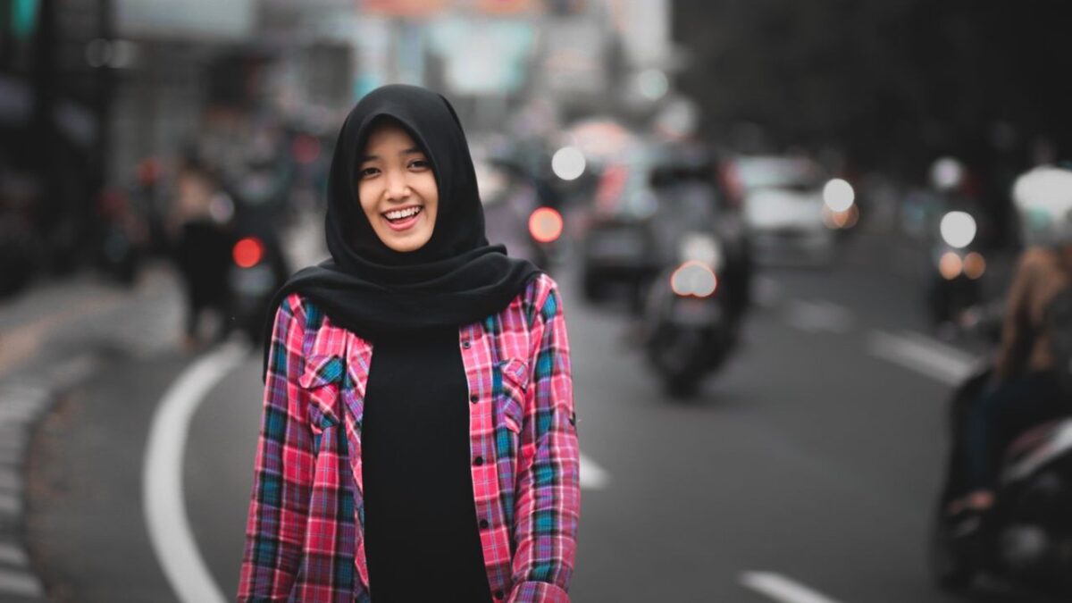 Yuk, kembangkan pola pikir positif untuk memancarkan daya tarik alami dirimu setiap hari!