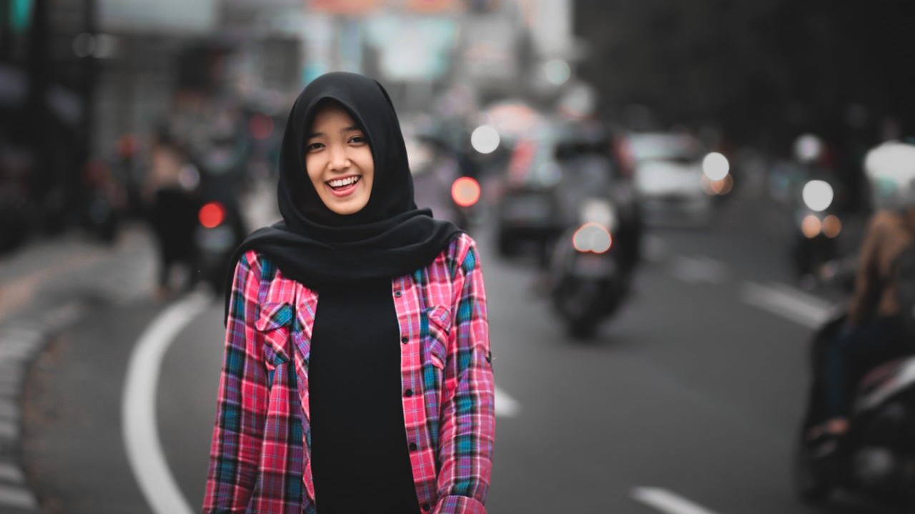 Yuk, kembangkan pola pikir positif untuk memancarkan daya tarik alami dirimu setiap hari!