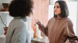 Capek Dimanfaatkan? Begini Cara Tegas Pasang Batasan Pertemanan Toxic Sebelum Kamu Waras!