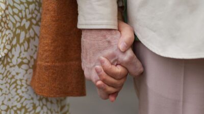 Yuk, intip rahasia pernikahan awet agar selalu romantis dan harmonis sampai kakek nenek!