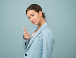 Cara Ampuh Memancarkan Pesona Diri Bikin Orang Lain Terpikat!