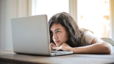 Jangan biarkan ghosting kencan bikin kamu minder, karena kamu jauh lebih berharga dari itu!