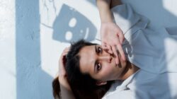 Waspadai ciri orang pura pura baik di sekitar kita dengan memahami tanda-tanda manipulasinya agar terhindar dari toxic r