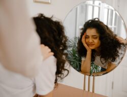 Kenapa Kamu Jadi People Pleaser? Ini Cara Berhentinya!