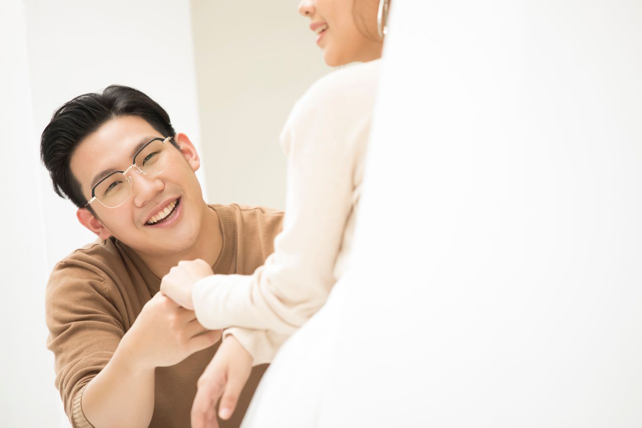 Yuk, kenali bagaimana karakter wanita idaman dapat membuat pria cerdas secara emosional lebih terbuka dalam hubungan!