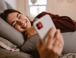 Dia Jarang Balas Chat? Eits, Cek Dulu Kalau Mau Tau Dia Asli Suka Sama Kamu!