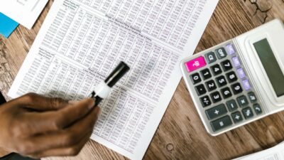 Yuk, simak tips jitu agar kita bisa terhindar dari hutang dan keuangan tetap aman saat berbelanja!