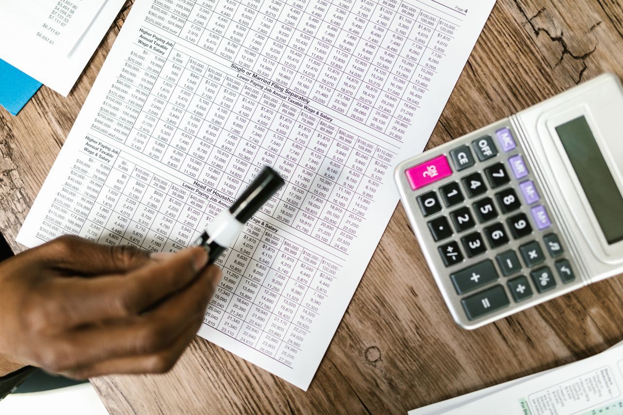 Yuk, simak tips jitu agar kita bisa terhindar dari hutang dan keuangan tetap aman saat berbelanja!