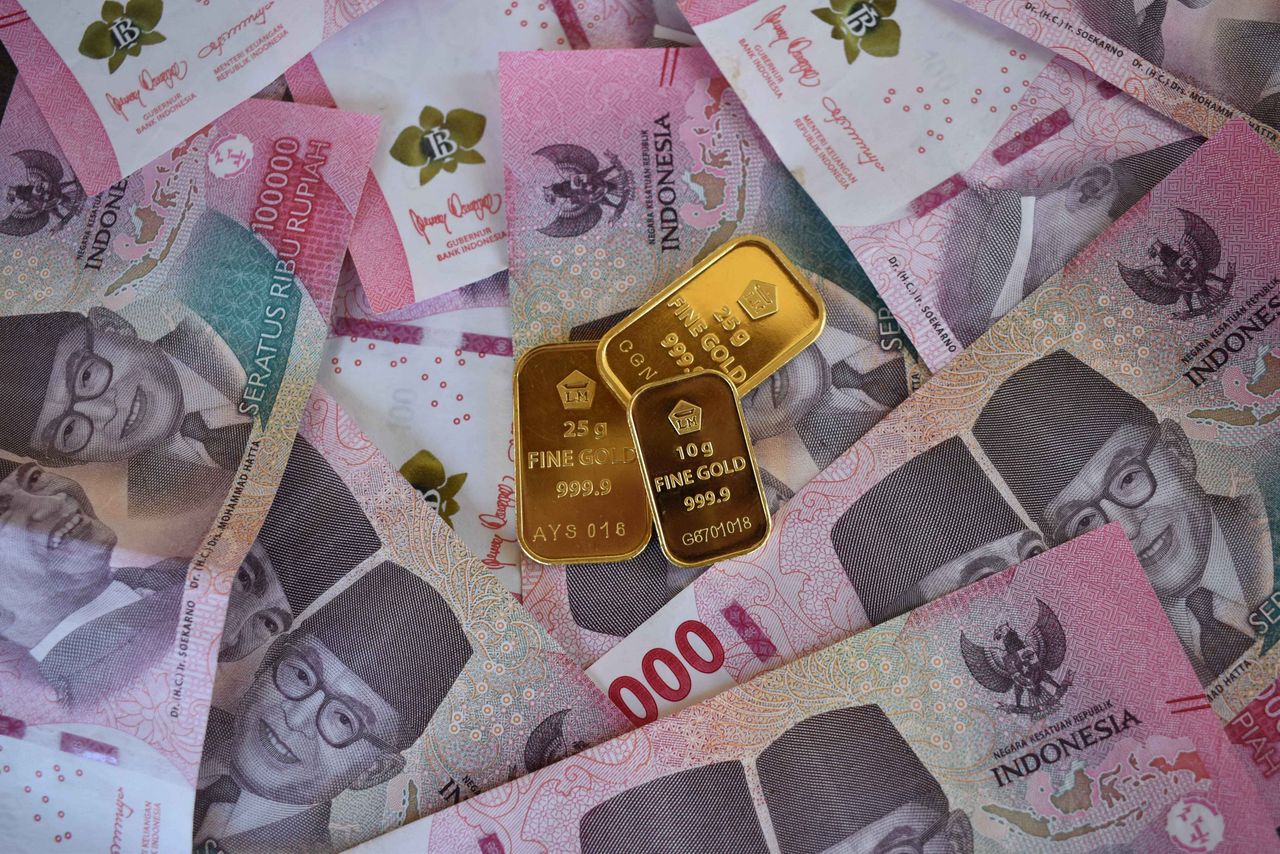 Yuk, mulai terapkan tips jitu dalam mengatur gaji bulanan agar keuanganmu lebih sehat dan bisa rutin menabung serta beri