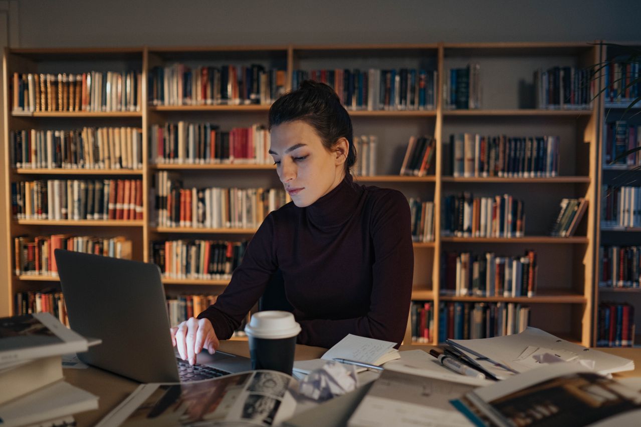 Yuk, temukan cara bikin makalah cepat dan mudah dengan memanfaatkan berbagai alat digital modern agar tugas akademikmu s