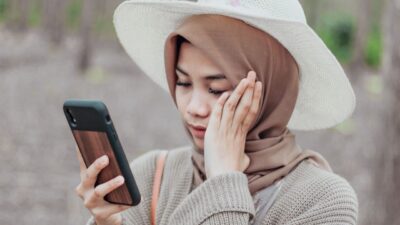 Kamu Sering Overthinking di Hubungan? Bisa Jadi Ini Tanda Anxious Attachment Style