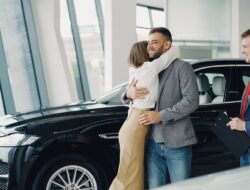 Gaji Pas-pasan Nekat Beli Mobil? Cek Dulu Rahasia Ini!