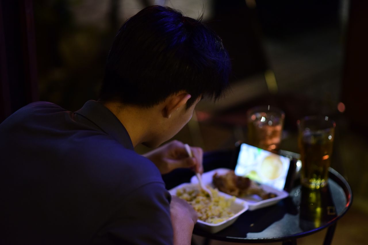 Yuk, perhatikan lagi kebiasaan makan malammu agar tidur lebih nyenyak malam ini!