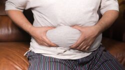 Ini 5 penyebab perut buncit pada pria yang sering diabaikan!