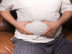 Ini 5 penyebab perut buncit pada pria yang sering diabaikan!