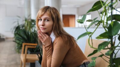 Susah ngobrol? Ini cara membangun komunikasi dengan orang introvert! — Featured