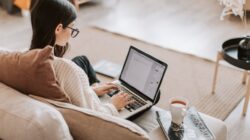 Bisnis Sampingan Akhir Tahun yang Bisa Bikin Dompetmu Tebal, Yuk Intip!