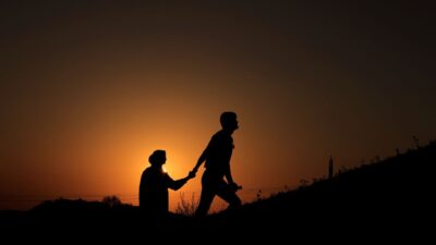 Temukan tanda-tanda kecil dari ciri cinta sejati yang sering terlewatkan ini dan buat hubunganmu semakin erat!