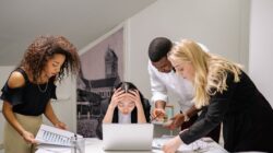 Stres Kerja? Gini Cara Menjaga Kesehatan Mental Tetap Stabil
