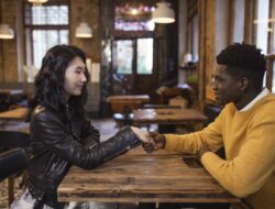 Rahasia Psikologi Flirting yang Bikin Dia Nempel Terus!