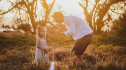 Yuk, ketahui lebih dalam mengapa peran ayah keluarga sangat besar dalam menentukan masa depan anak perempuan!