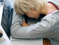 Sering Diabaikan, Ini 7 Tanda Tubuh Burnout yang Bikin Nyawa Jadi Taruhannya!