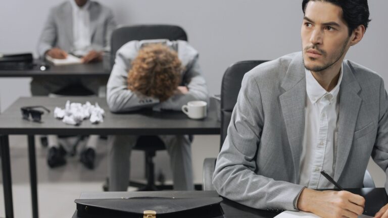 Sering Merasa Nggak Layak Sukses? Hati-hati, Bisa Jadi Kamu Terjebak Sindrom Impostor Kantor!