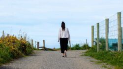 Bukan Cuma Mandiri, Sifat Halus Ini Bikin Wanita Ditakuti Sekaligus Dikagumi!