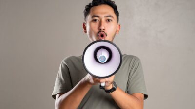 Illustration of Sinyal Suara Tertarik yang Sering Tak Disadari, Ternyata Ini Artinya Menurut Riset Sains