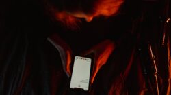 Stop Doomscrolling Sekarang Kalau Mau Otak Tetap Waras!