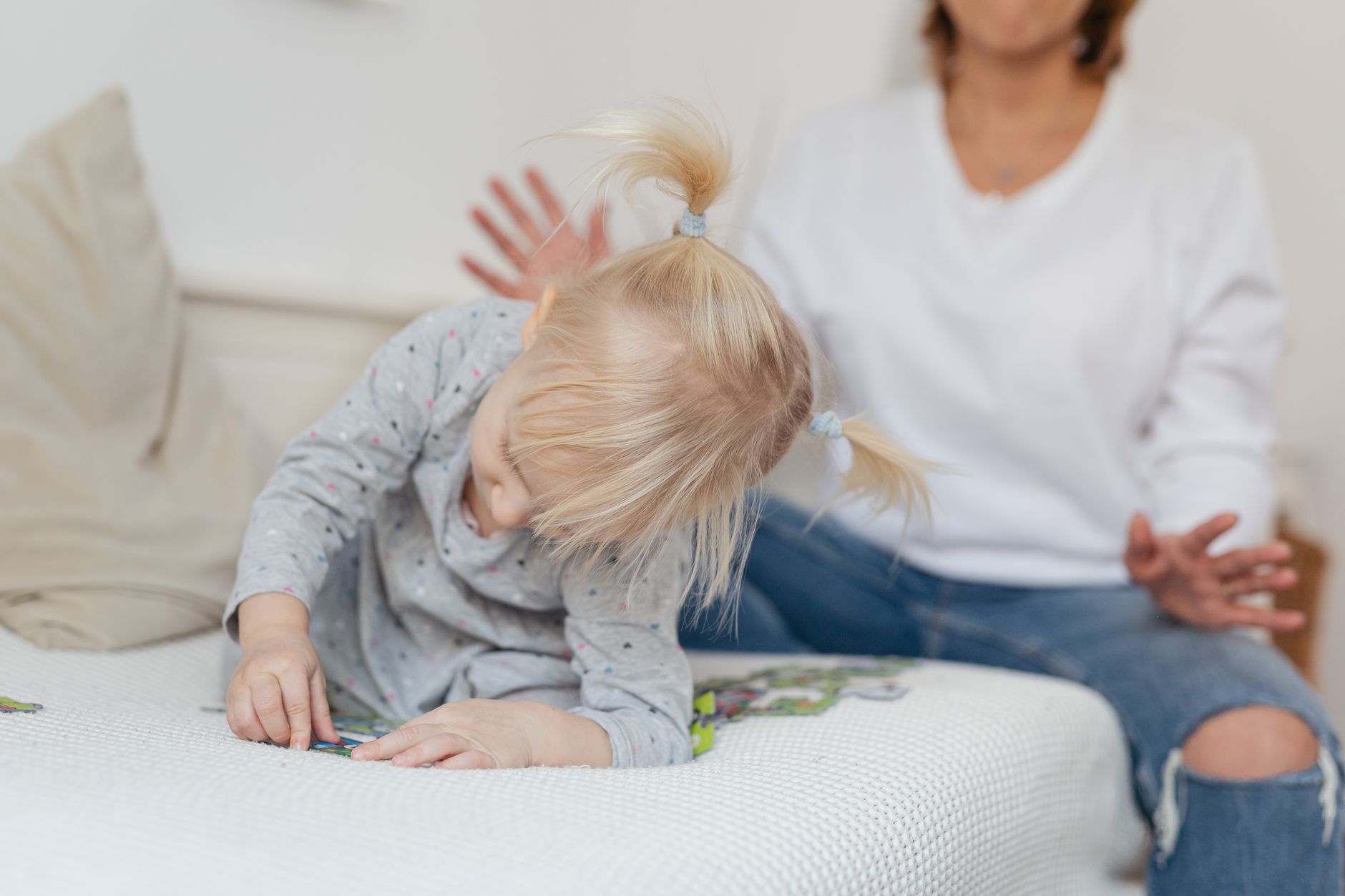 Infographic about parenting kritis for smart kids, avoiding rote memorization.