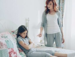 Bikin Mental Rusak, Ini Cara Lepas dari Dampak Strict Parents yang Bikin Hidup Tertekan!