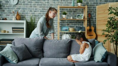 Yuk, ciptakan suasana rumah yang hangat dan positif agar kesehatan mental remaja selalu terjaga dari dampak buruk keluar