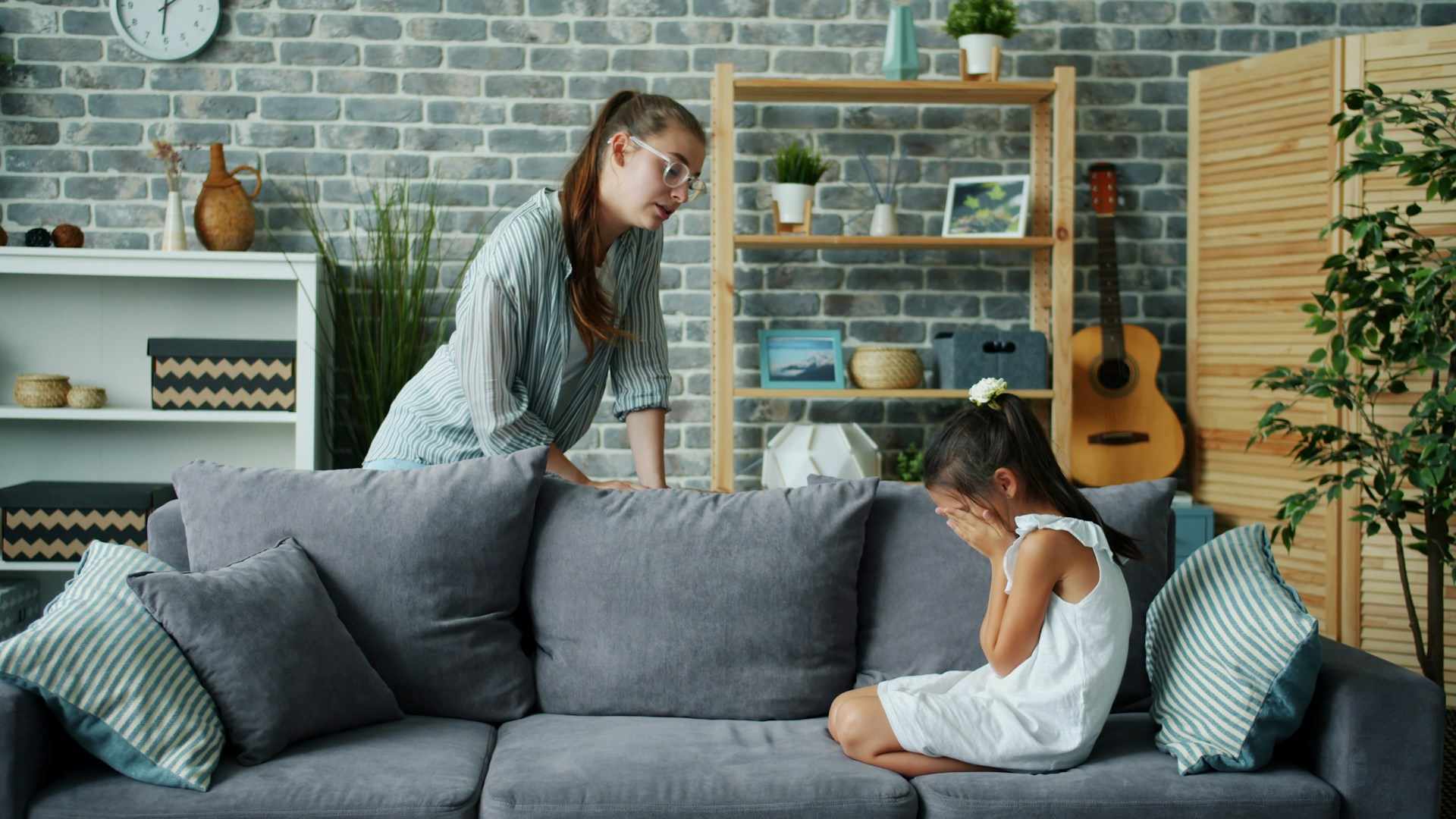 Yuk, ciptakan suasana rumah yang hangat dan positif agar kesehatan mental remaja selalu terjaga dari dampak buruk keluar