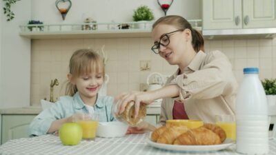 Yuk, terapkan rutinitas pagi anak yang menyenangkan ini agar si kecil tumbuh jadi pribadi yang bahagia dan mandiri setia