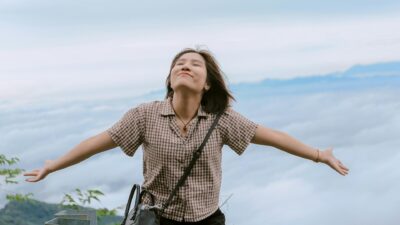 Yuk, mulai terapkan cara menjaga ketenangan diri agar terhindar dari hal-hal negatif dan jalani hari dengan lebih damai!