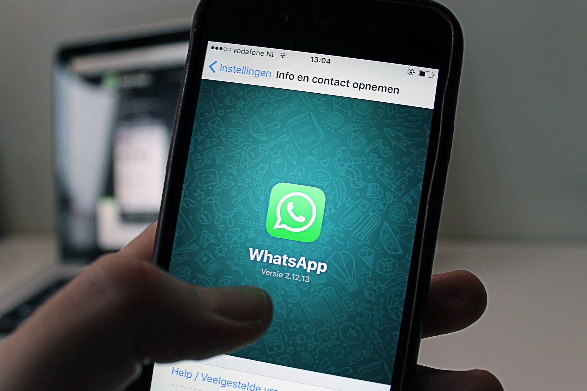 Smartphone displaying the WhatsApp application screen for the article on Etika Whatsapp.